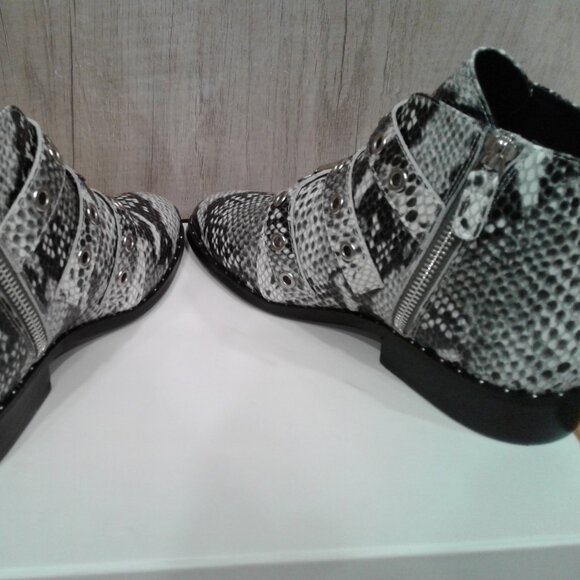 SOLSANA BOOTS BOOTIES WALKING SHOES FLATS WHITE SNAKE EMBOSSED LEATHER US 6 E 36 - Picture 8 of 14